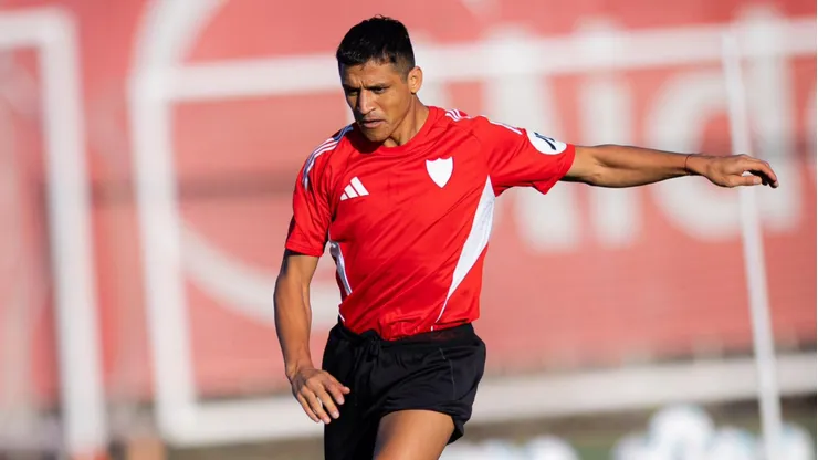 Alexis entrena a todo ritmo en el Sevilla.