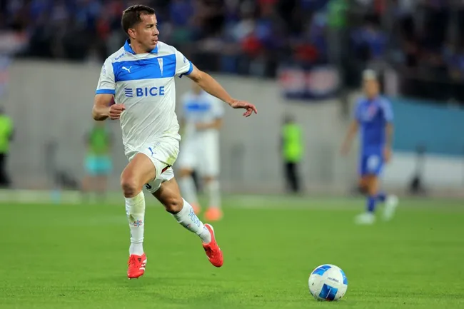 Agustín Farias podría dejar Universidad Católica/Photosport