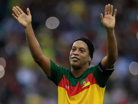 ¿Algún chileno? Ronaldinho arma su oncena histórica