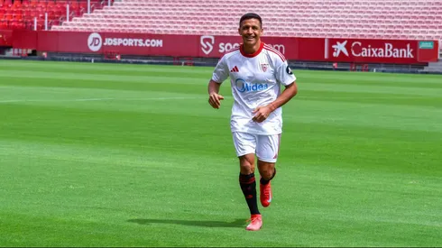 Alexis Sánchez fue presentado en Sevilla.