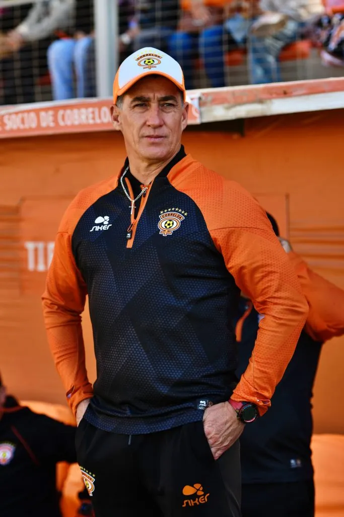 César Bravo se mantiene como entrenador en Cobreloa (Photosport)