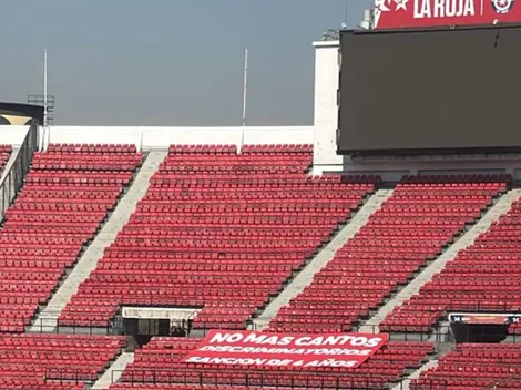 Los lienzos instalados en el Nacional para el partido de la Roja