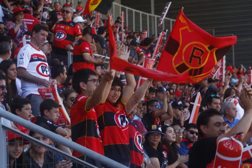 El estadio Fiscal de Talca volverá a recibir fútbol chileno después de varios meses. Foto: Jose Robles/Photosport