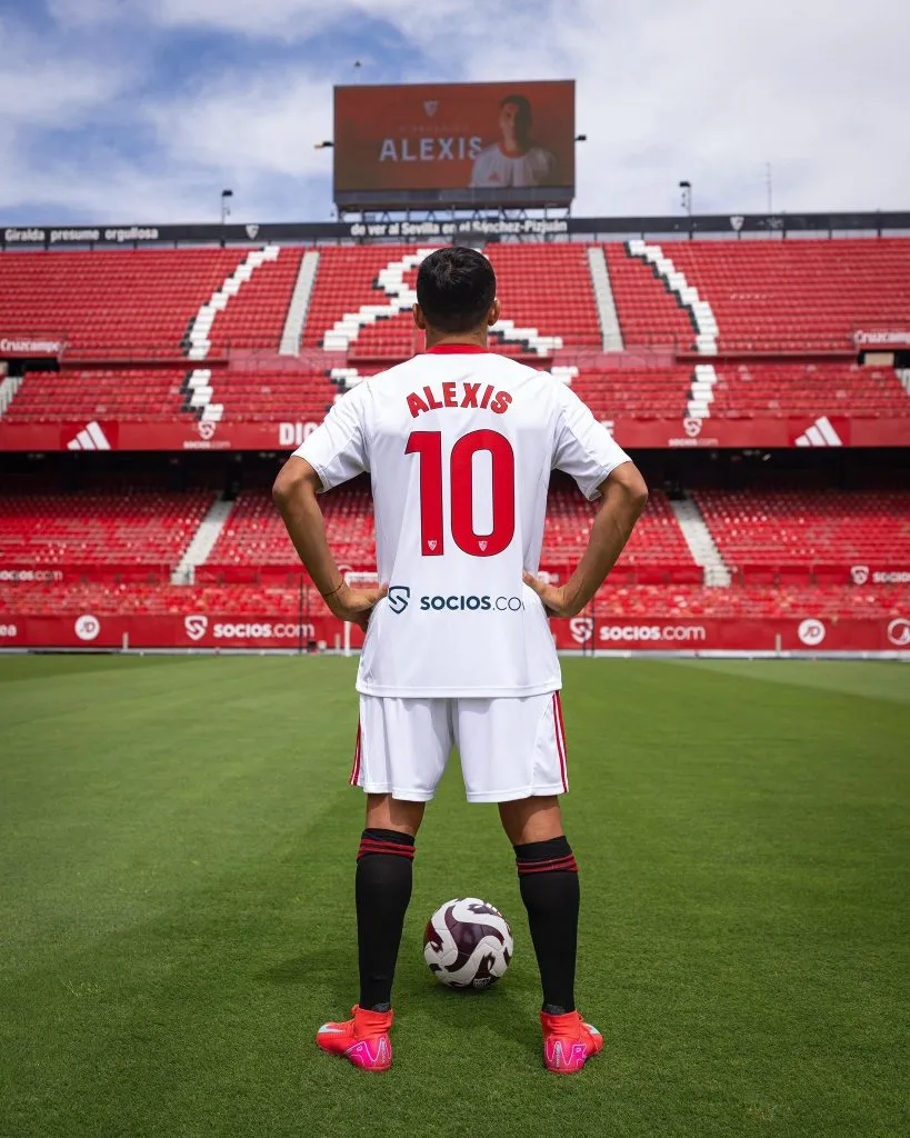 Alexis les pone reglas desde el principio a los jóvenes del Sevilla.