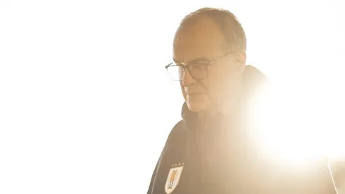 Marcelo Bielsa regresó a Chile y tuvo un gesto a la hora de ingresar al Estadio Nacional.
