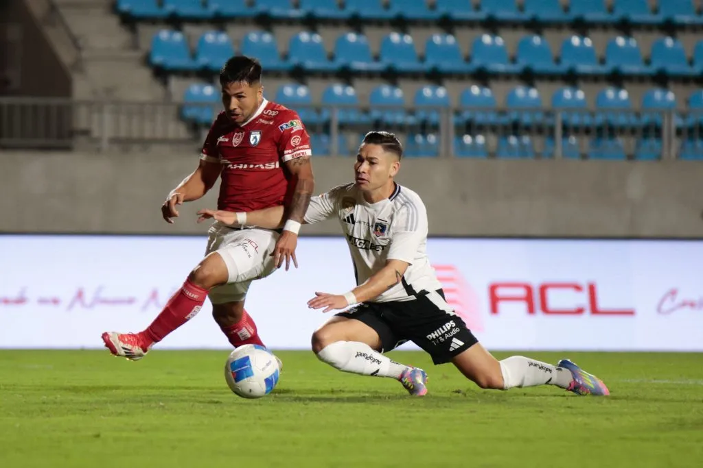 Óscar Opazo sufre una grave lesión y se despide del 2025 en Colo Colo. Foto: Photosport.