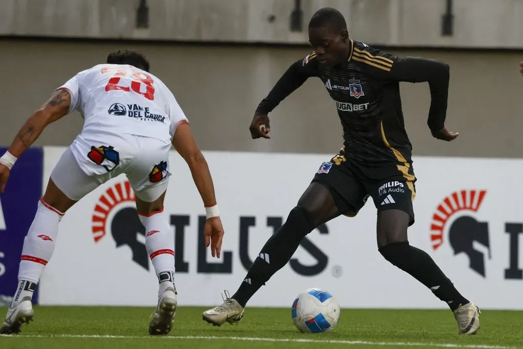 Manley Clerveaux ante Unión San Felipe en su debut por los albos. (Andres Pina/Photosport)