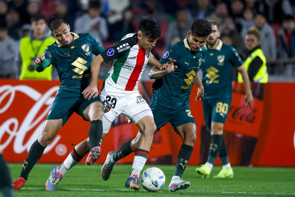 Ian Garguez ante Bolívar en la Copa Sudamericana. (Pepe Alvujar/Photosport).