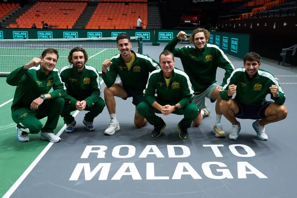 Equipo australiano de la Copa Davis 2024, junto a su capitán, Lleyton Hewitt (Getty Images).