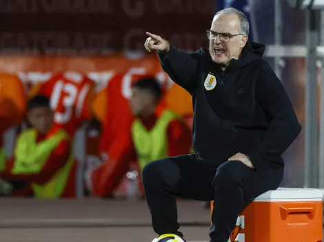 No jugó mucho en Chile, fue a saludar a Bielsa y así fue su reacción