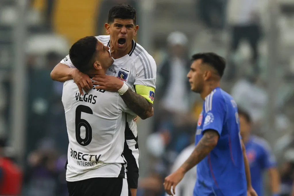 Sebastián Vegas y Colo Colo le recordaron a la U que son jugadores profesionales capacitados para jugar dos partidos en cuatro días. Foto: Photosport.