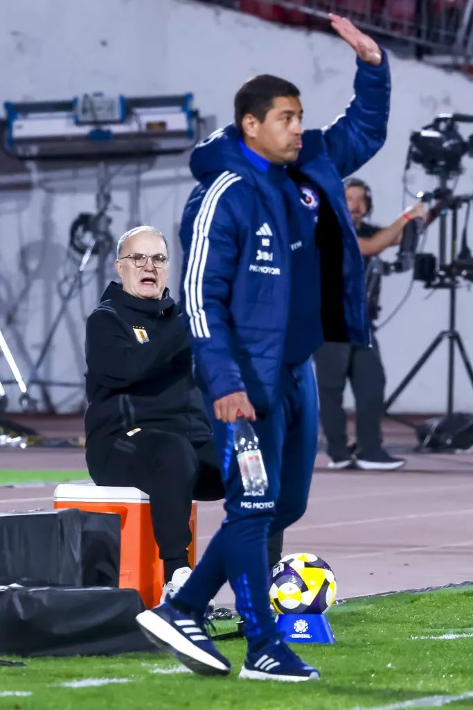 Marcelo Bielsa le dedicó especiales palabras a Nicolás Córdova y Chile. Foto: Photosport.