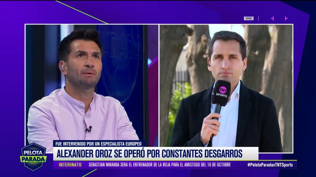 La reacción de Carlos Villanueva a la información entregada por Daniel Arrieta sobre la operación del delantero de Colo Colo. Foto: Captura TNT Sports.