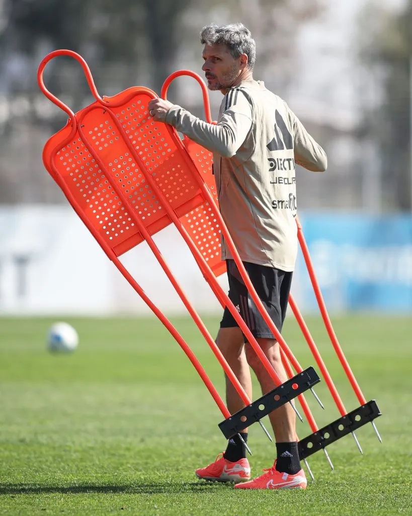 Fernando Ortiz opta por perder tres jugadores en Colo Colo por lesiones. Foto: Colo Colo.