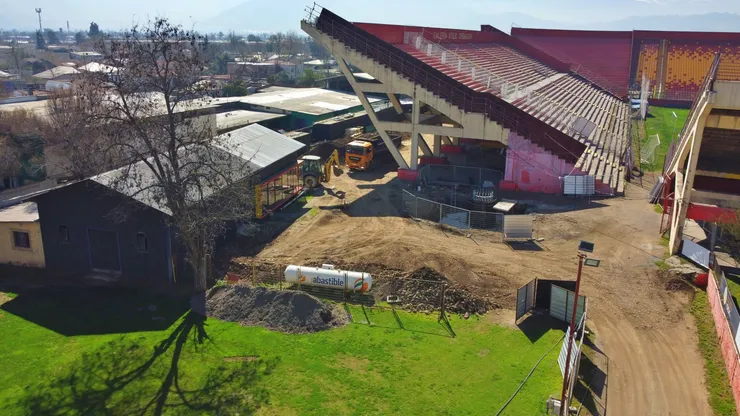 Unión Española explicó cómo iban las obras en el Estadio Santa Laura.