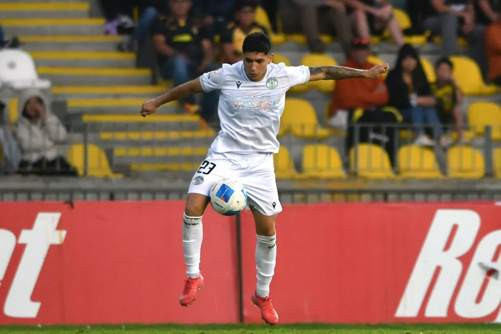 Esteban Matus sueña con jugar en España. Foto: Alejandro Pizarro Ubilla/Photosport