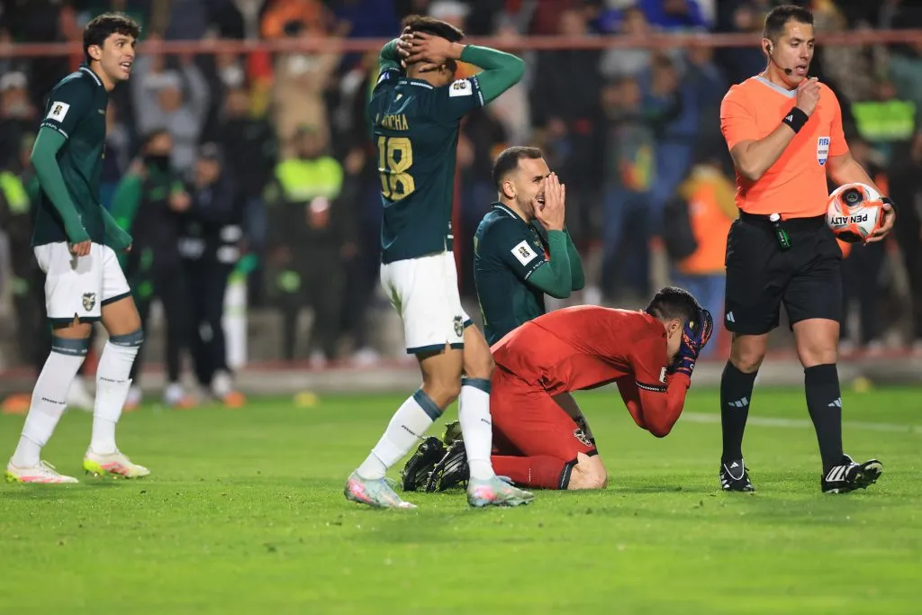 Cristián Garay dirigió en la histórica victoria de Bolivia ante Brasil.  (Photo by Buda Mendes/Getty Images)