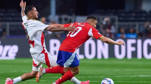 Este volante peruano dejó la grande en la interna de la Bicolor.