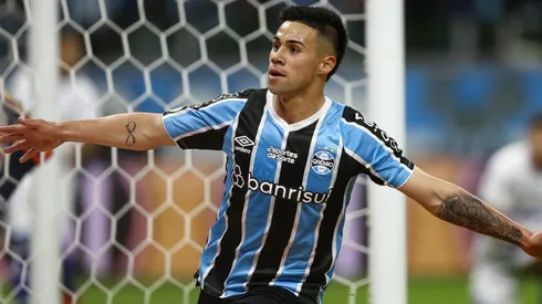 Desde Brasil revelan que el club brasileño busca liberarse del jugador chileno.