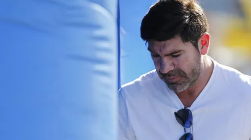 Marcelo Salas lo pasa mal.