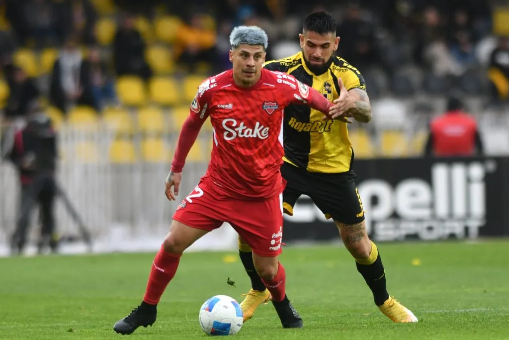 Patricio Rubio enfrenta la marca de Elvis Hernández, quien fue titular en Coquimbo ante Ñublense. (Alejandro Pizarro/Photosport).