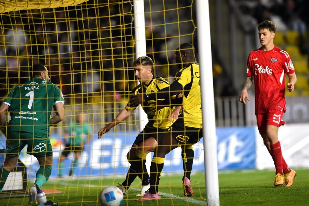 Coquimbo Unido lo ganó en los descuentos a Ñublense. Foto: Alejandro Pizarro/Photosport