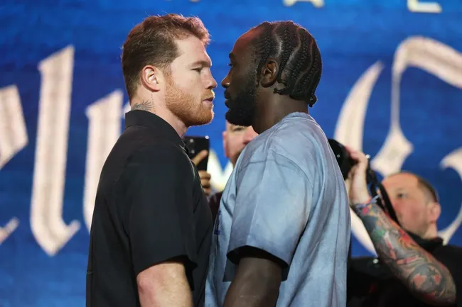 “Canelo” Álvarez y Terence Crawford saltarán al ring pasada las 00:00 horas de este sábado. (Foto: Al Bello/Getty Images for Netflix)