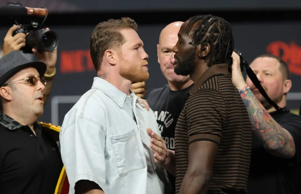Canelo Alvarez y Terence Crawford se ven las caras este sábado en el Allegiant Stadium de Las Vegas. (Foto: Steve Marcus/Getty Images)