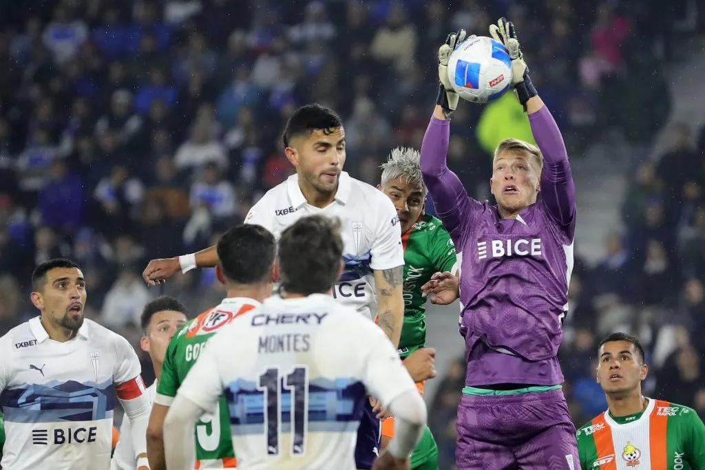 Vicente Bernedo en acción ante Cobresal. (Felipe Zanca/Photosport).