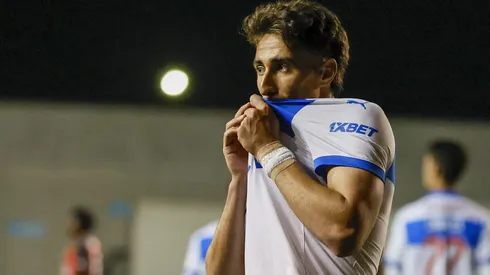 Diego Valencia celebra el 1-0 de la Católica ante Deportes Limache.