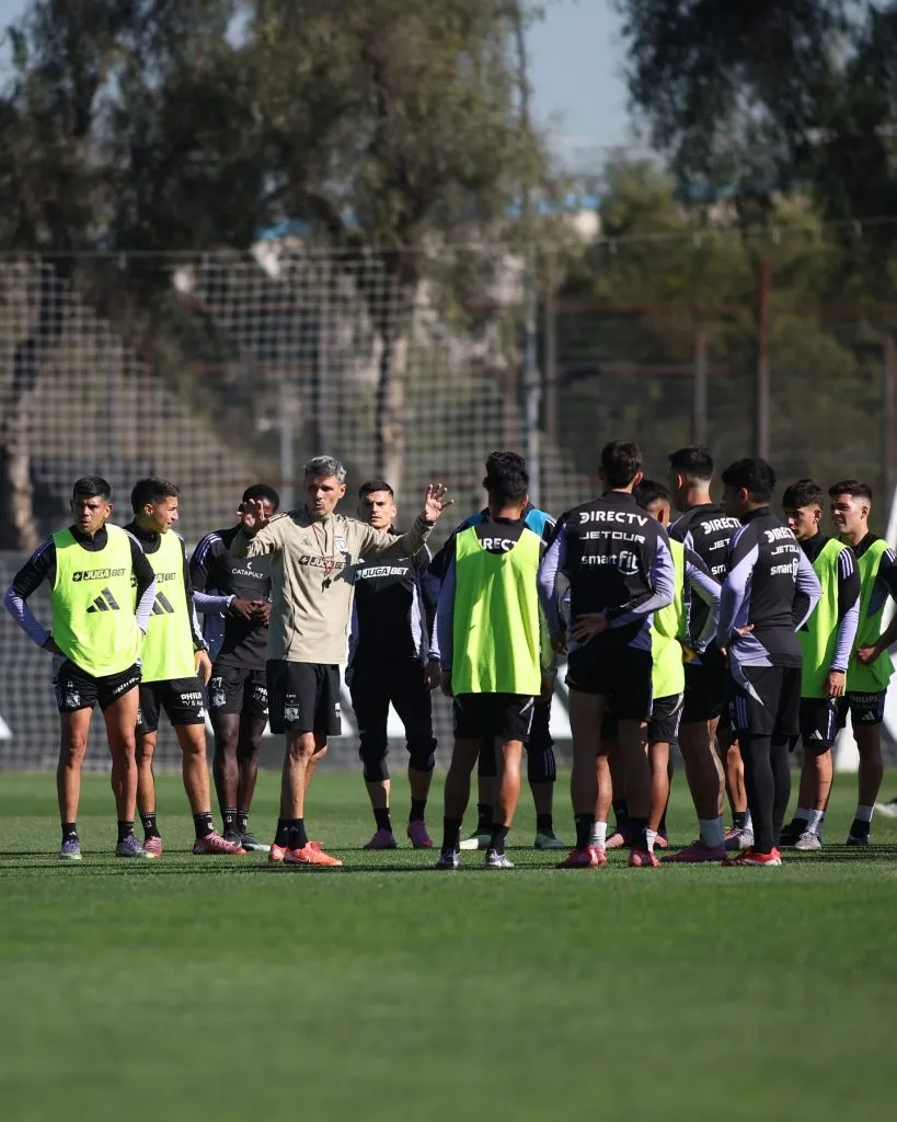 Fernando Ortiz llegó con una metodología totalmente distinta a la de Jorge Almirón. Foto: Colo Colo.