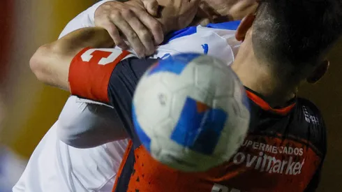 Esta es la jugada más polémica del fútbol chileno del fin de semana y que hasta la TV pensó que se iba a cobrar. (Contexto)