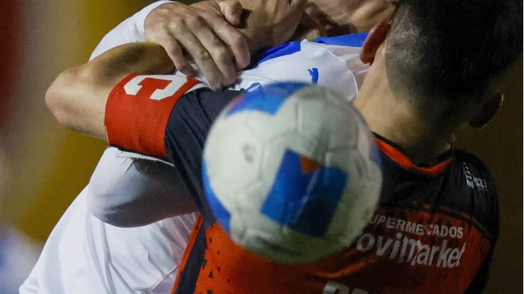 Esta es la jugada más polémica del fútbol chileno del fin de semana y que hasta la TV pensó que se iba a cobrar. (Contexto)