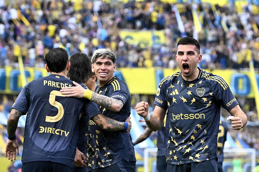 Carlos Palacios pasó de celebrar a salir muy enojado del empate de Boca Juniors con Rosario Central. Foto: Getty Images.