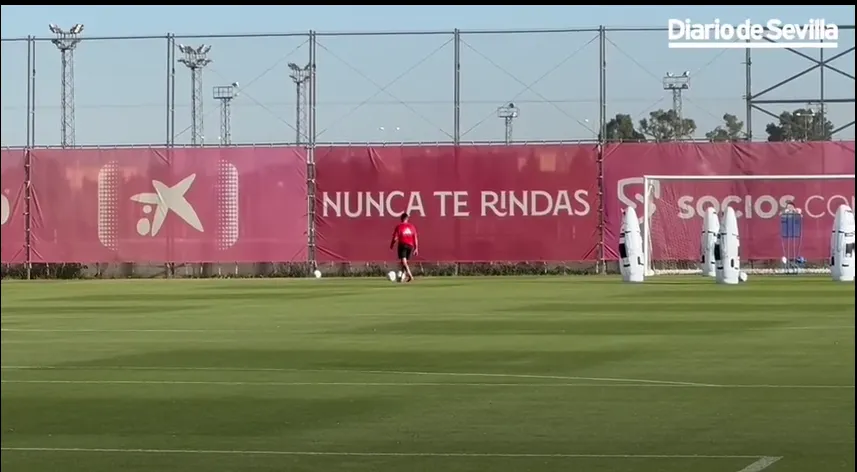 Diario de Sevilla comparte el trabajo matinal de Alexis Sánchez, mucho antes que sus compañeros. Foto: Captura.
