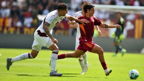 Guillermo Maripán marcó a Paulo Dybala en triunfo de Torino a la Roma en Italia.