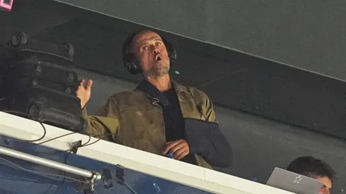 Luis Enrique dirigió el primer tiempo del PSG desde una caseta