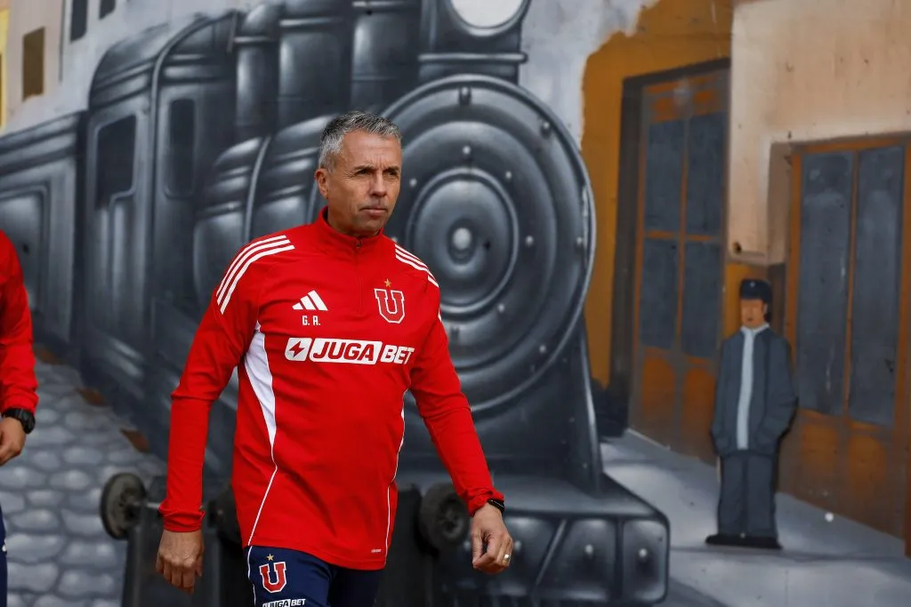 Pásenle la locomotora a Gustavo Álvarez en la selección chilena. Foto: Andrés Pina/Photosport