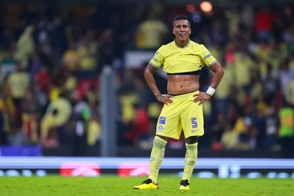 Pedro Aquino debió irse de América con el Tano Ortiz en la banca