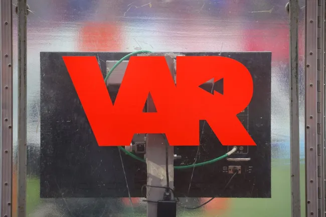 Las decisiones que tome el VAR serán dadas a conocer en los partidos de Copa Libertadores y Copa Sudamericana desde cuartos de final. Foto: Dragomir Yankovic/Photosport