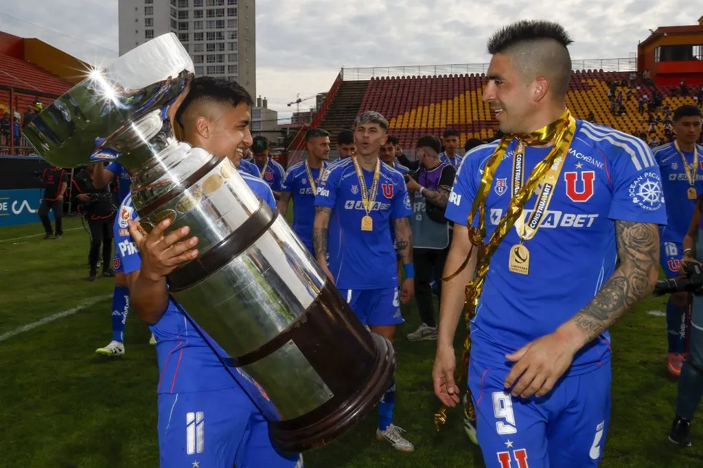 Leandro Fernández celebró la Supercopa con U de Chile. Foto: Andres Pina/Photosport