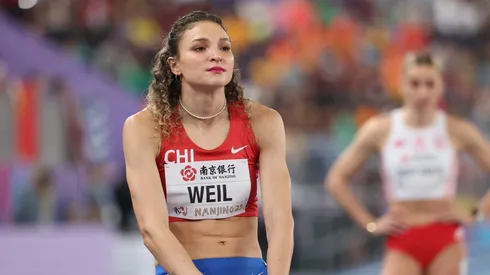 Martina Weil reacciona con dolor a su centésima que la separó de una final en el Mundial de Atletismo.