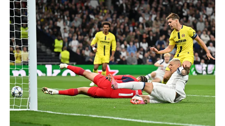 Luiz Júnior regaló el primer condoro de la Champions League 2025-26.