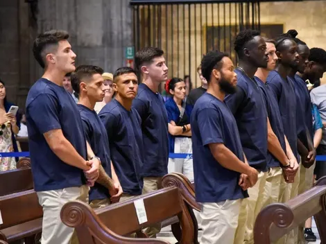 Alexis participa de curioso ritual en Sevilla para evitar lesiones