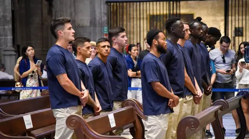 Alexis Sánchez en la actividad junto al plantel de Sevilla