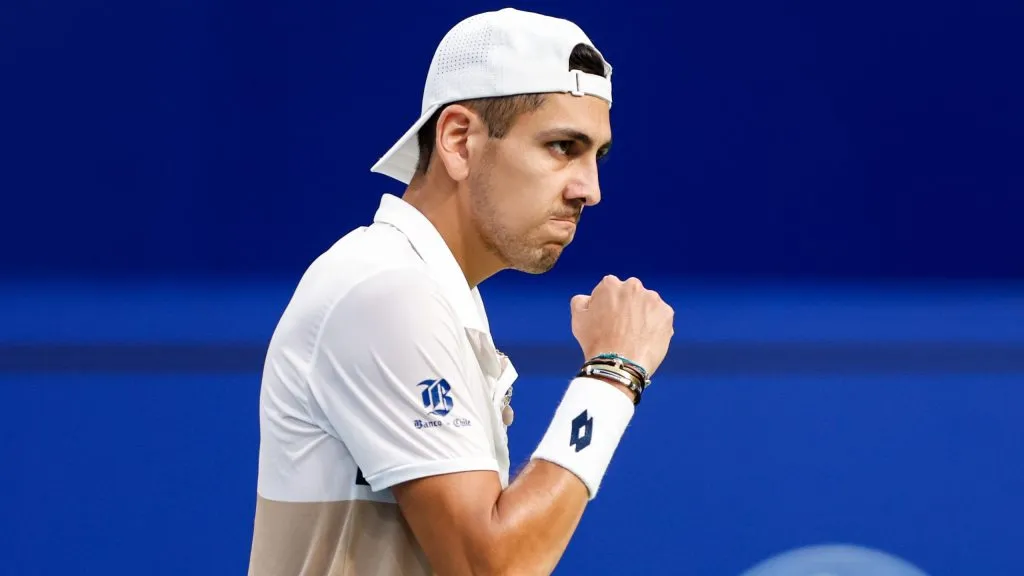 Alejandro Tabilo ganó y se metió en cuartos de final después de casi un año. Foto: Chengdú Open.