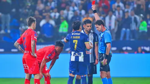 Carlos Zambrano fue expulsado en Alianza Lima ante la U.
