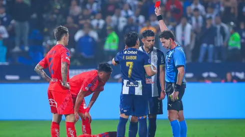 Carlos Zambrano se fue expulsado en Alianza Lima.