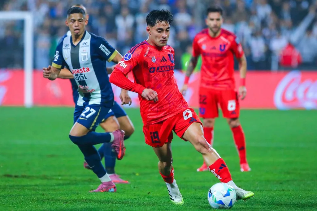 Javier Altamirano fue protagonista en el primer partido de la U vs Alianza Lima. Foto: Joel Alonzo/Photosport