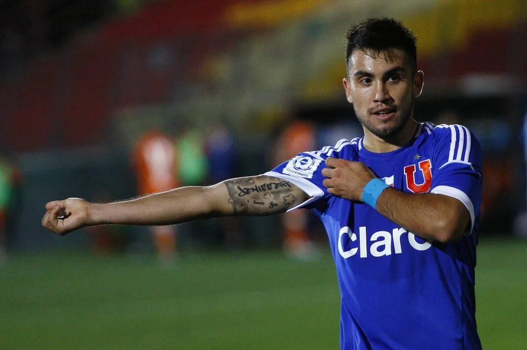 Pedro Morales celebra un gol en la Universidad de Chile. (MARCELO HERNANDEZ/PHOTOSPORT).